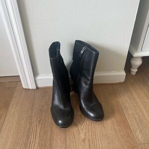 Black Leather Round Toe Sam Edelman Ankle Boots